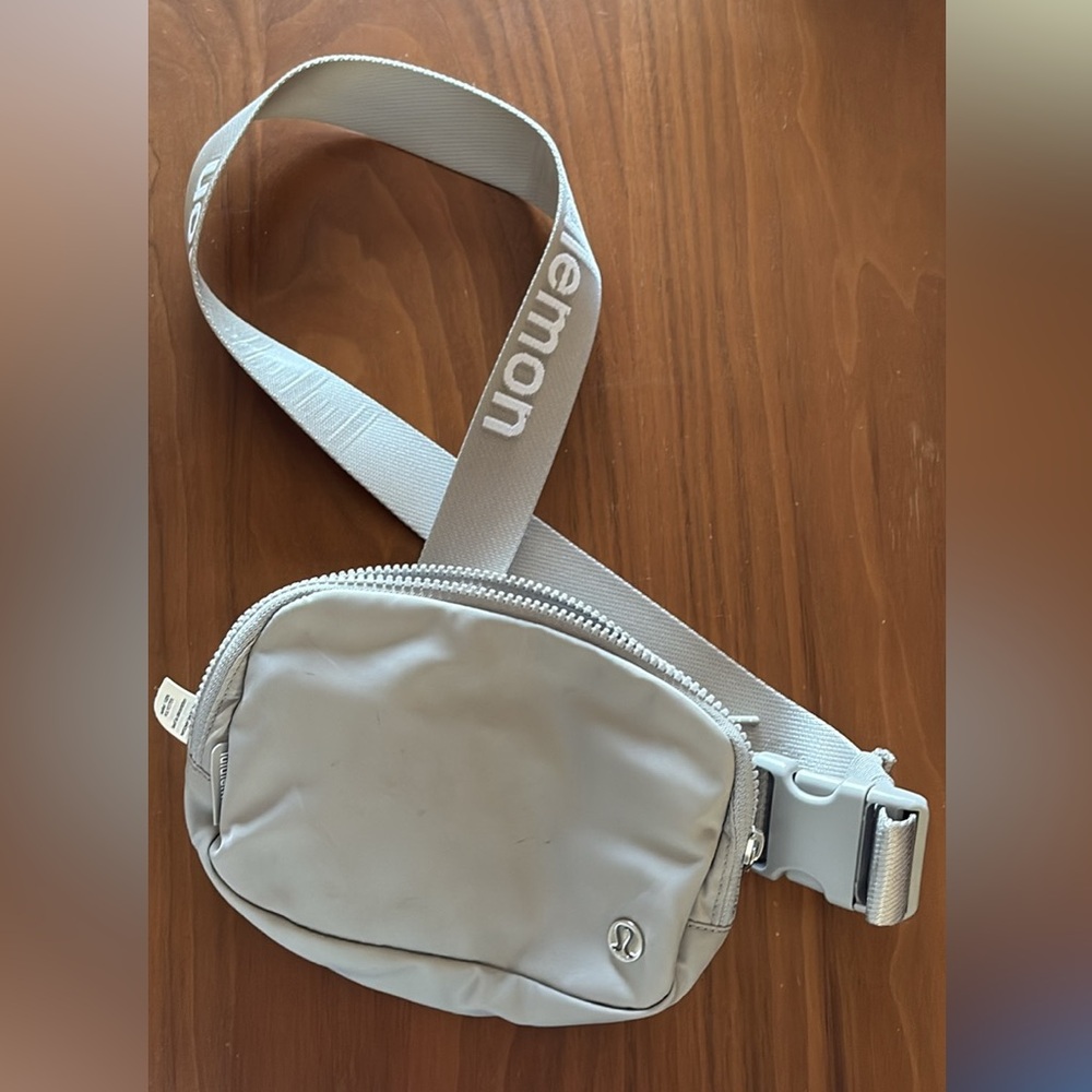 Lululemon Athletica Light Gray Belt Bag